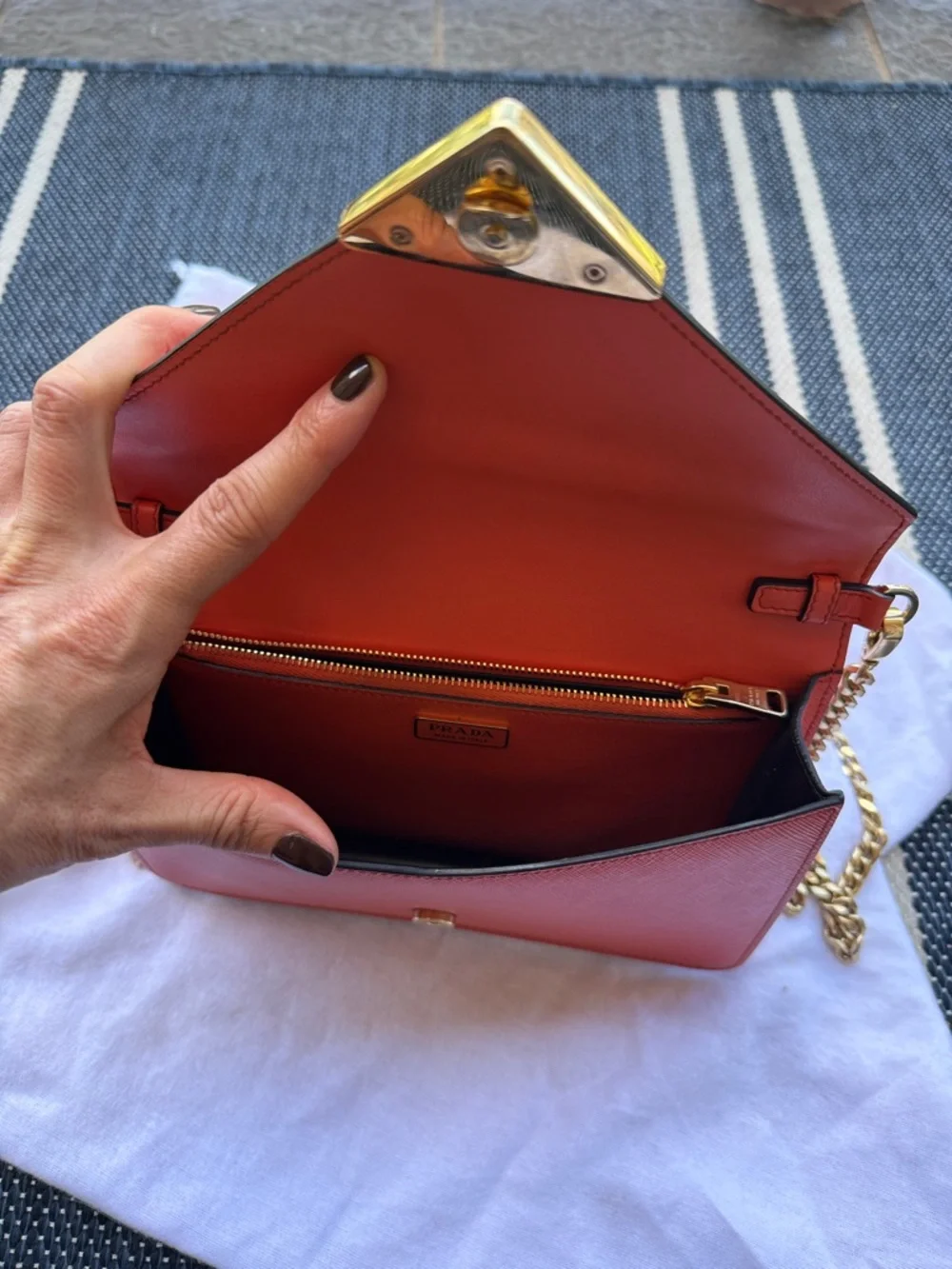 Rare Prada Arancio Saffiano Crossbody with Gold Chain and Logo Plaque - Picture 10 of 17